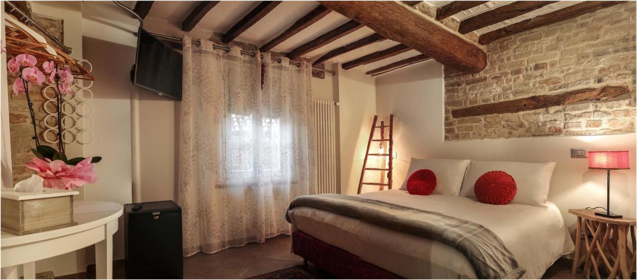 Il Giardino Sul Tetto B&B Guarene Eksteriør billede