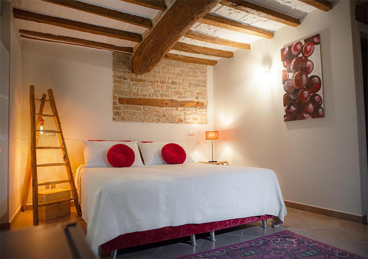 Il Giardino Sul Tetto B&B Guarene Eksteriør billede